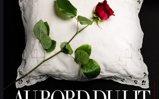 AU BORD DU LIT MAUPASSANT